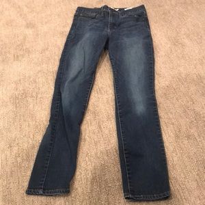 Levi’s slimming skinney jeans